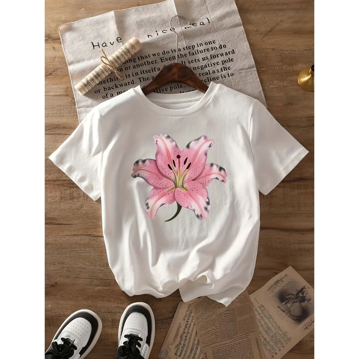 Men's Classic Floral Graphic T-Shirt - Short Sleeve Crew Neck Relaxed Regular Fit Menswear Tops, Soft & Breathable Fabric, Durable Print, Everyday Comfort, Machine Washable, Casual Indoor Wear