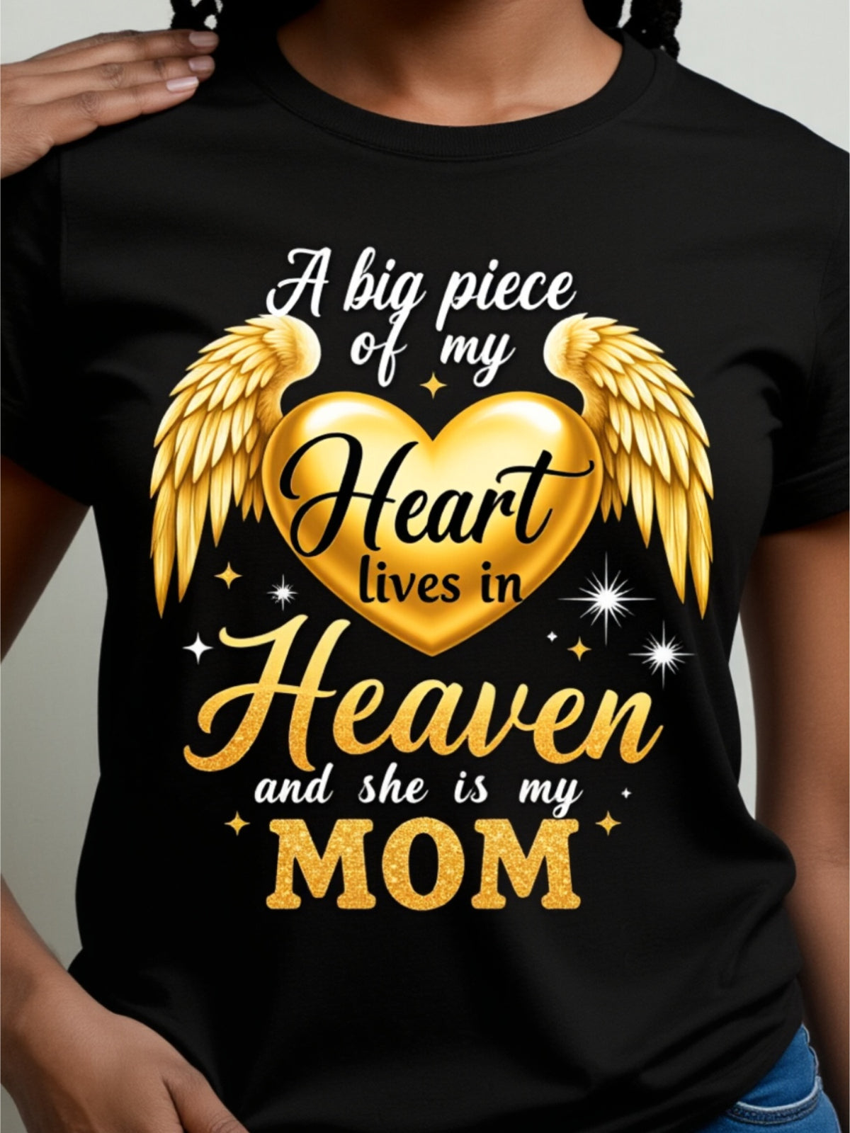 Women'S Round Neck Short Sleeve T-Shirt, Golden Heart with Wings Memorial Mom Design, Emotional Tribute for Mother in Heaven, Soft Comfortable And Meaningful Gift for Grieving Families