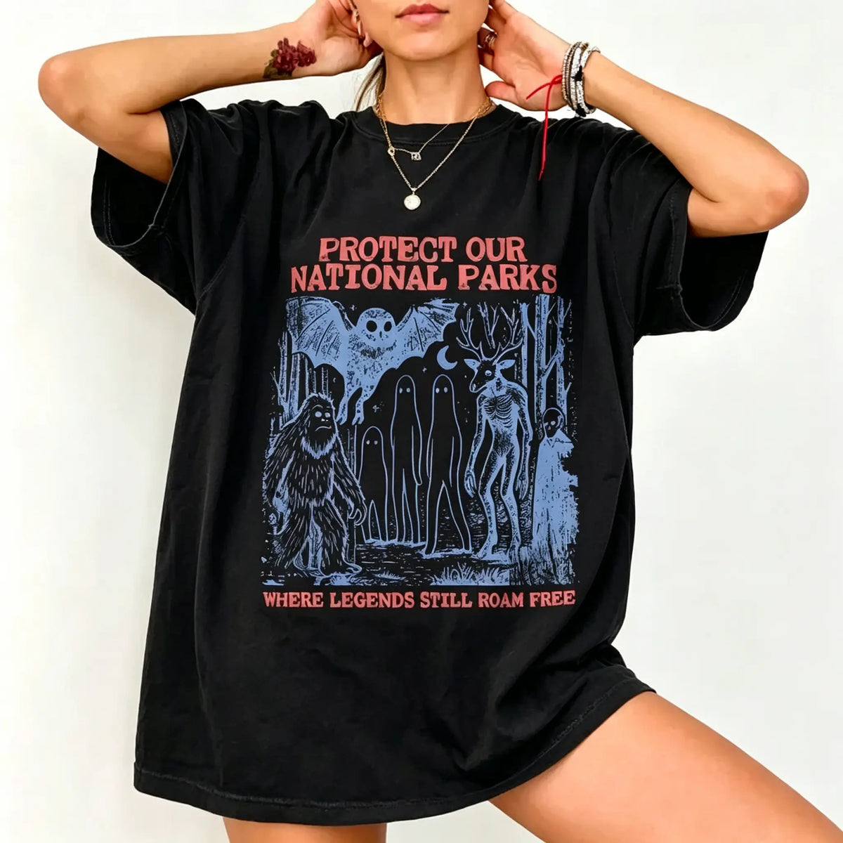 Women's Halloween Oversized T-Shirt - Retro Spooky Ghost, Pumpkin, Skeleton Graphic Tee, Vintage Fall Casual  Top
